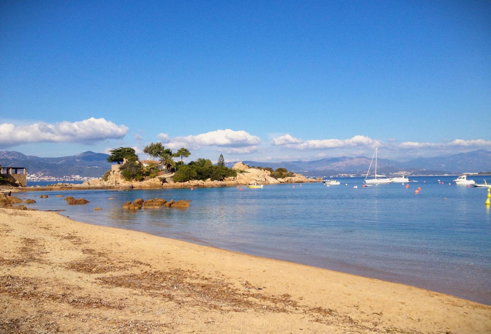 Grand T2 Standing Ajaccio Proche Centre Et Plages Vue Panoramique Parking Prive Bagian luar foto