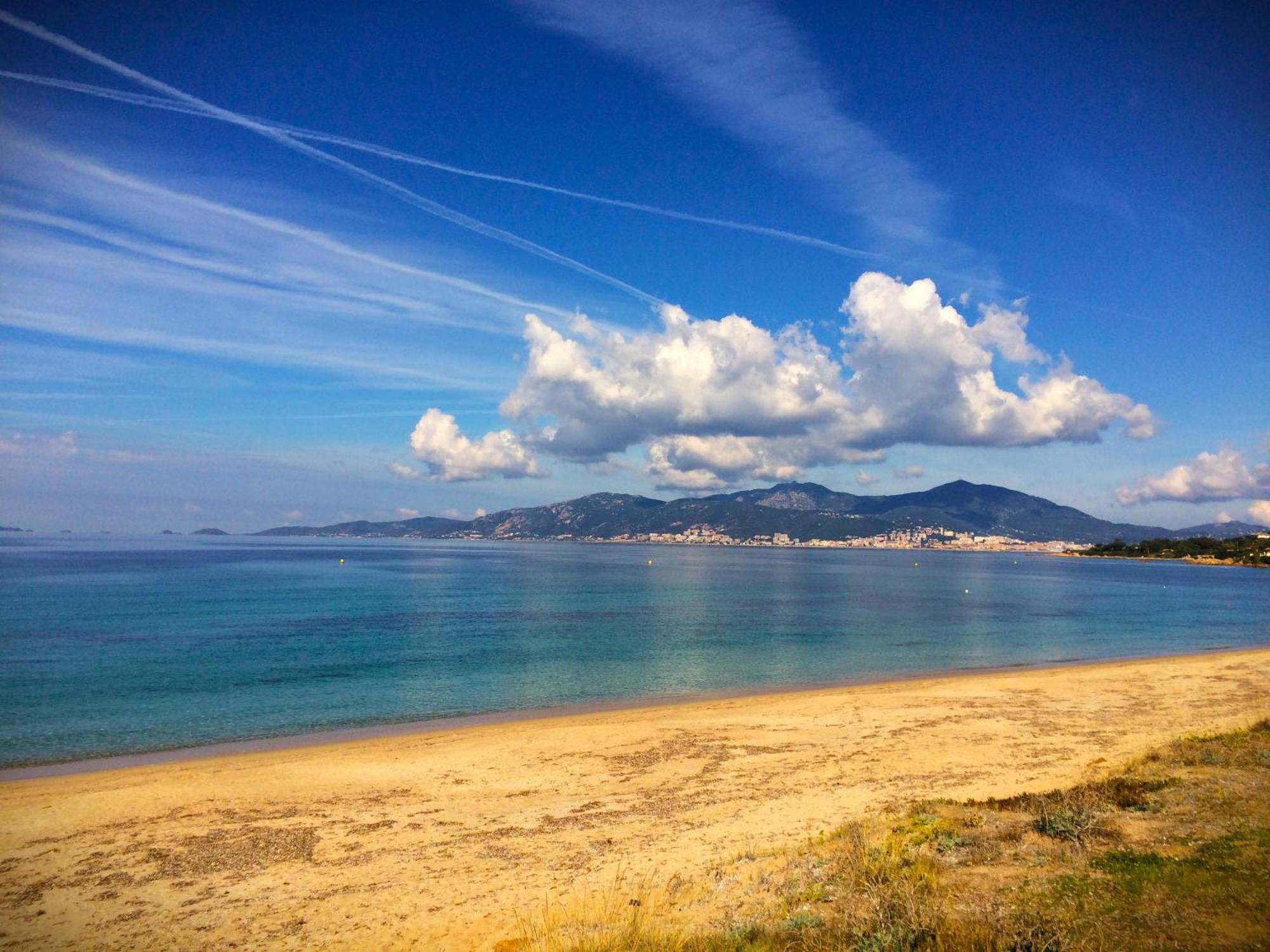 Grand T2 Standing Ajaccio Proche Centre Et Plages Vue Panoramique Parking Prive Bagian luar foto